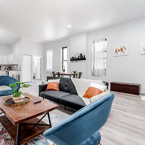 2br Park Ave Townhome With Parking Cozysuites Apartment